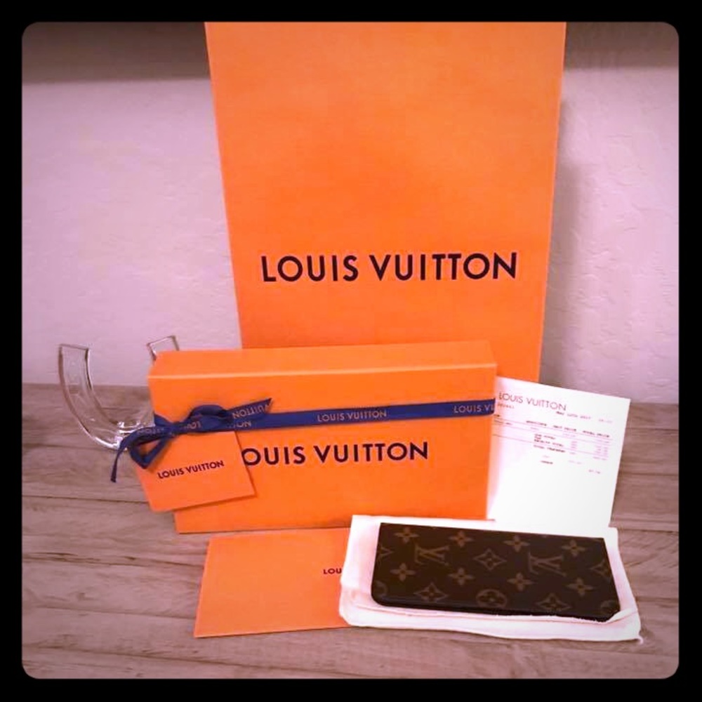 IPHONE 7 PLUS LOUIS VUITTON CASE GENTLY USED